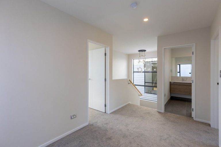 Photo of property in 6d Kaweka Street, New Lynn, Auckland, 0600