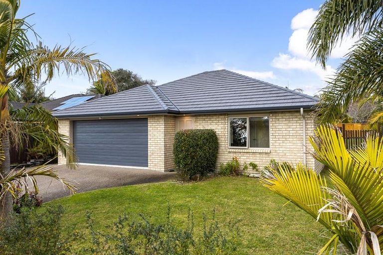 Photo of property in 6 Caffreys Avenue, Massey, Auckland, 0614