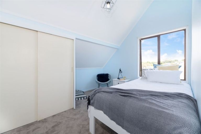 Photo of property in 2/8 Shakespeare Road, Milford, Auckland, 0620