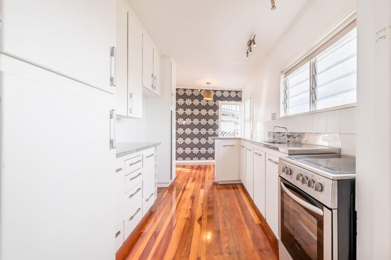 Photo of property in 20 Sylvan Crescent, Te Atatu South, Auckland, 0610