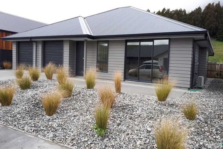 Photo of property in 33 George Drive, Lower Shotover, Queenstown, 9304