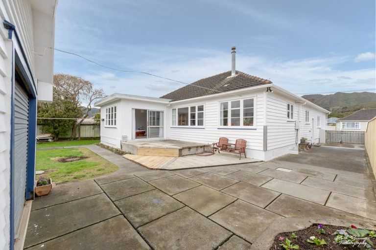 Photo of property in 5 Hodgins Grove, Naenae, Lower Hutt, 5011