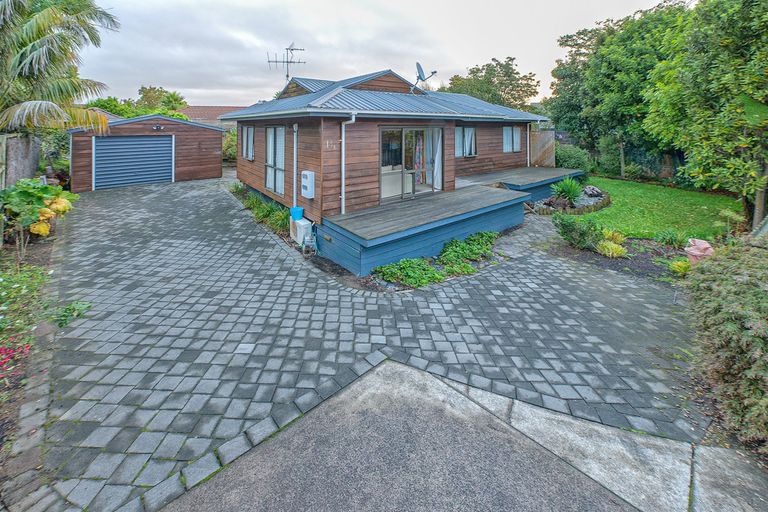 Photo of property in 2/14 Saint Annes Crescent, Wattle Downs, Auckland, 2103