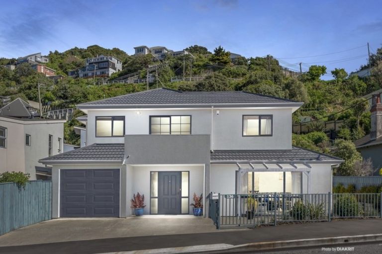 Photo of property in 136 Queens Drive, Lyall Bay, Wellington, 6022