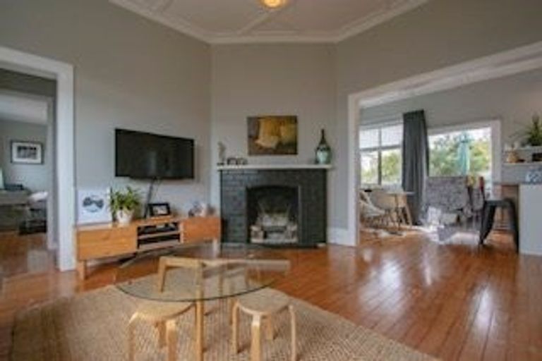 Photo of property in 19 Old Lake Road, Narrow Neck, Auckland, 0624