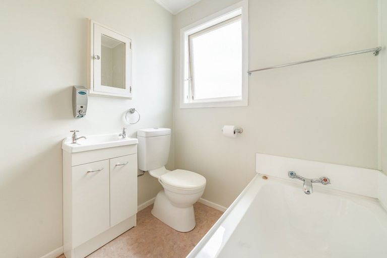 Photo of property in 3 Maoribank Grove, Brown Owl, Upper Hutt, 5018