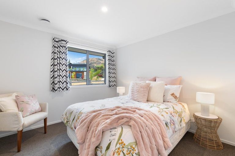 Photo of property in 5 Turnbull Crescent, Wanaka, 9305