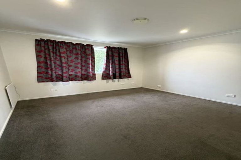 Photo of property in 26 Sunline Avenue, Massey, Auckland, 0614