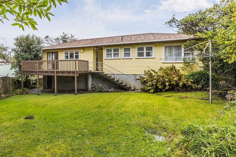 Photo of property in 6 Ernest Street, Ranui, Porirua, 5024