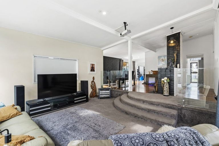 Photo of property in 28 Sunnyhaven Avenue, Beach Haven, Auckland, 0626