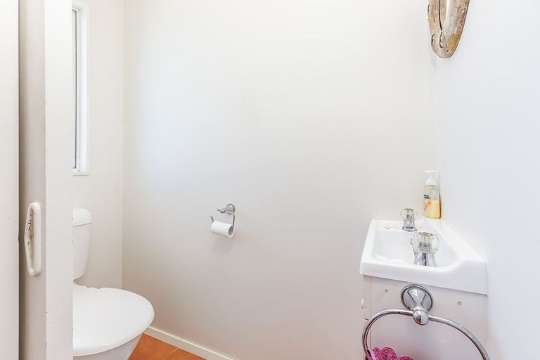 Photo of property in 52 Akaroa Drive, Maupuia, Wellington, 6022