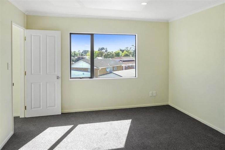 Photo of property in 86a Rosewarne Crescent, Glendene, Auckland, 0602