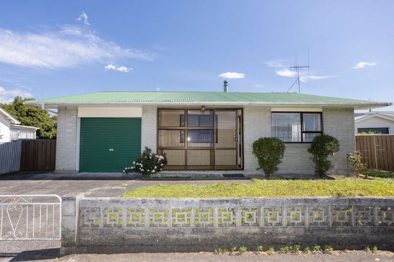 Photo of property in 17 Trafalgar Street, Dannevirke, 4930