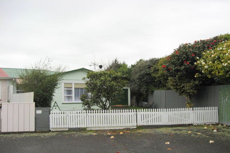 Photo of property in 1 Huia Place, Levin, 5510