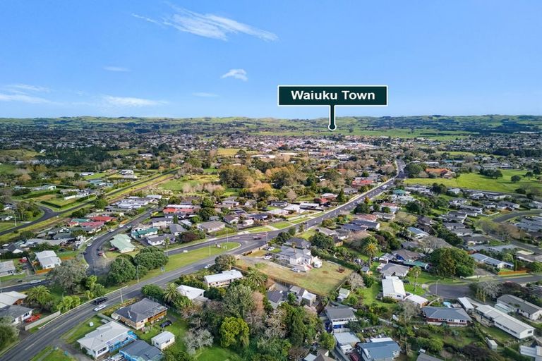 Photo of property in 2b Collingwood Road, Waiuku, 2123