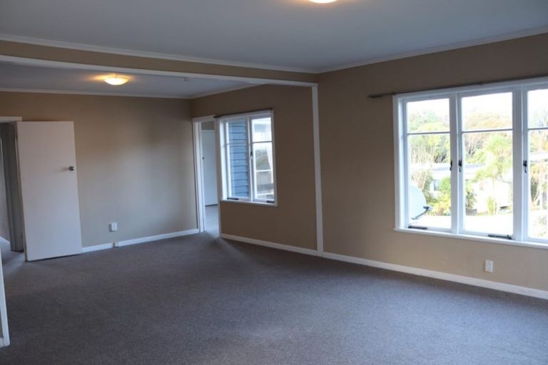 Photo of property in 27 Glenfern Road, Mellons Bay, Auckland, 2014