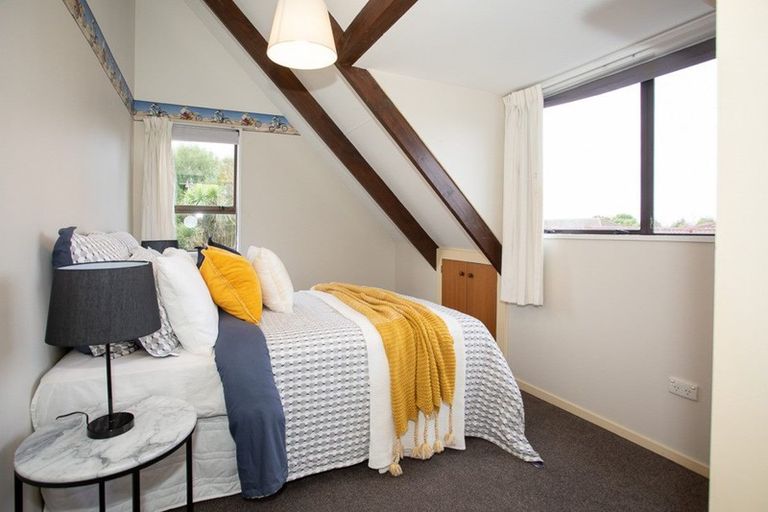 Photo of property in 16 Sawtell Place, Northcote, Christchurch, 8052