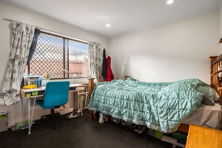 Photo of property in 11 Jillteresa Crescent, Half Moon Bay, Auckland, 2012