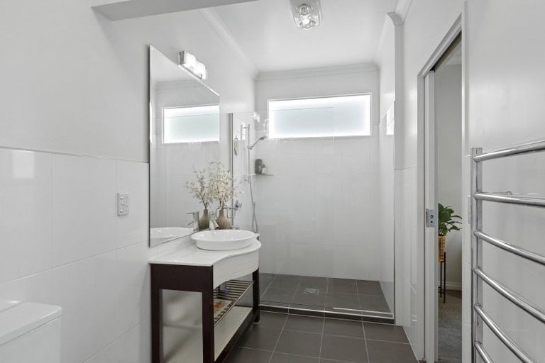 Photo of property in 90 Memorial Avenue, Ilam, Christchurch, 8053