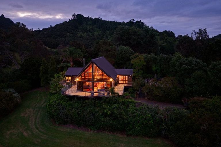 Photo of property in 2843b Tairua Whitianga Road, Kaimarama, Whitianga, 3591