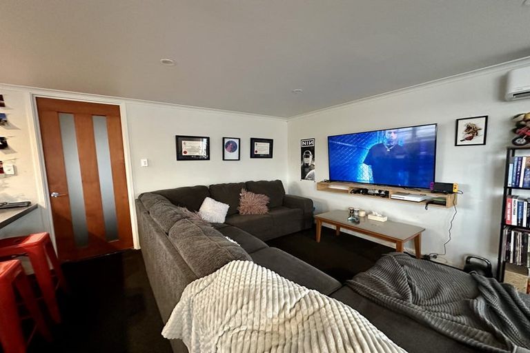 Photo of property in 571a Queen Street East, Levin, 5510