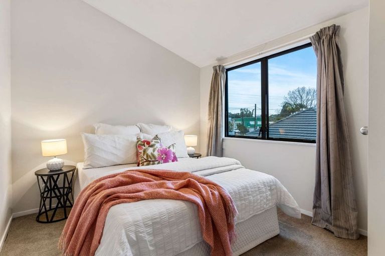 Photo of property in 2/89 Portage Road, New Lynn, Auckland, 0600