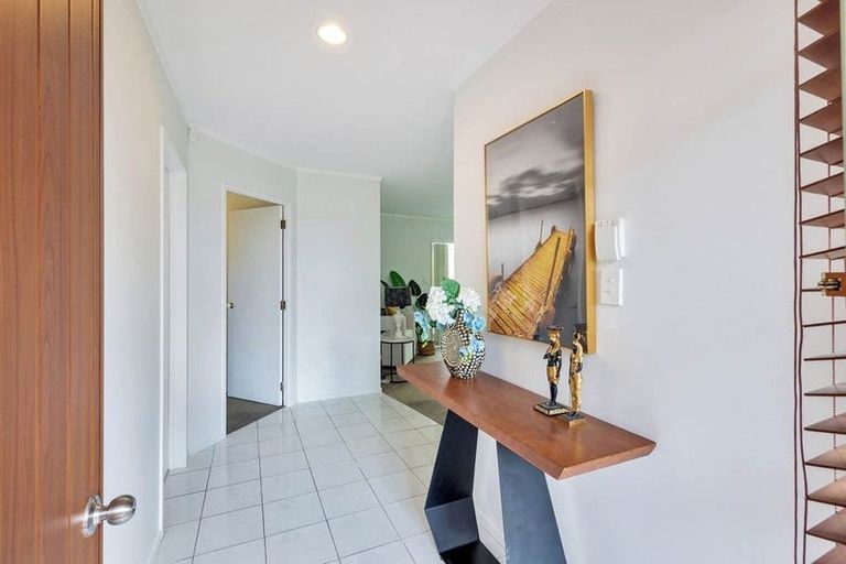 Photo of property in 38 Harbour Lights Close, West Harbour, Auckland, 0618