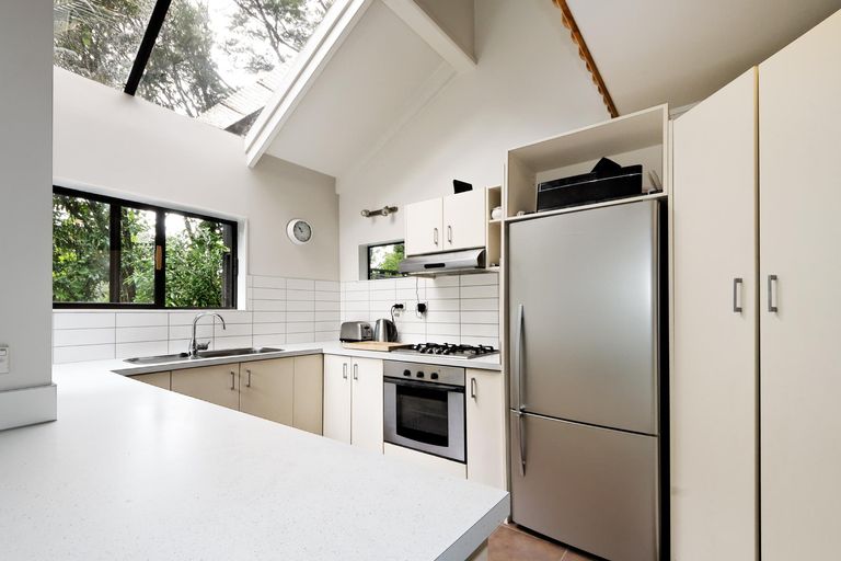 Photo of property in 5 Woontons Lane, Titirangi, Auckland, 0604