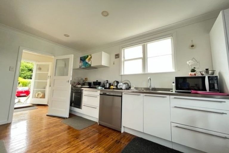 Photo of property in 2a Luckie Street, Tawa, Wellington, 5028