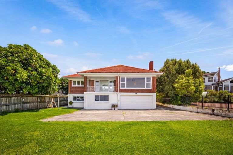 Photo of property in 70 Seacliffe Avenue, Narrow Neck, Auckland, 0622