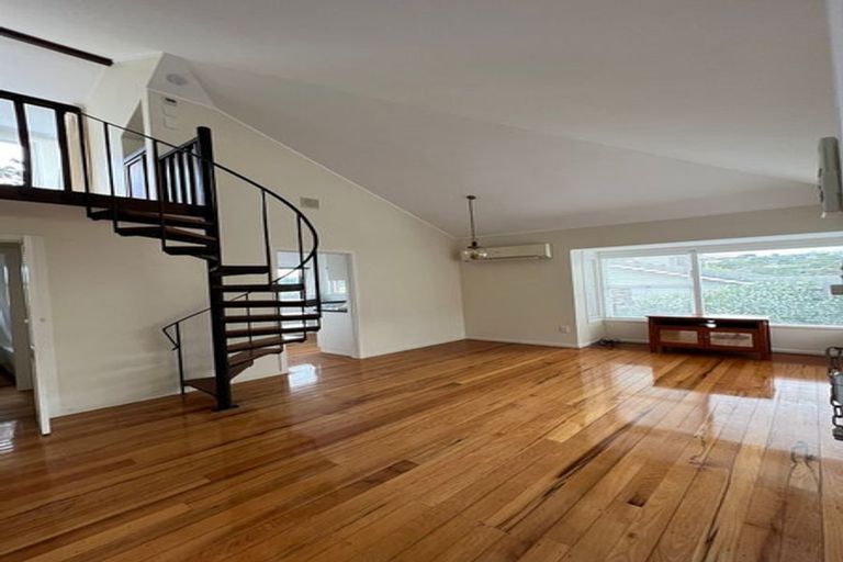 Photo of property in 2/20 Saint Peters Street, Northcote, Auckland, 0627