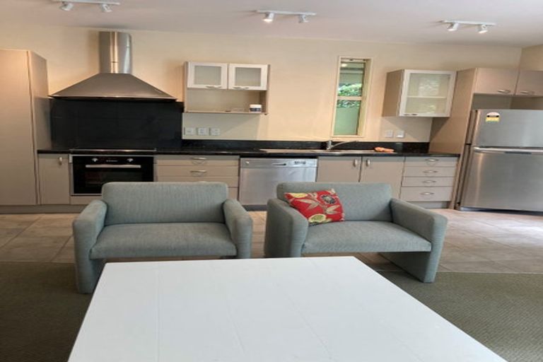 Photo of property in 2/39 Onslow Road, Khandallah, Wellington, 6035