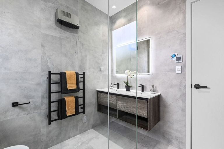 Photo of property in 26 Vinistra Road, Kumeu, 0810