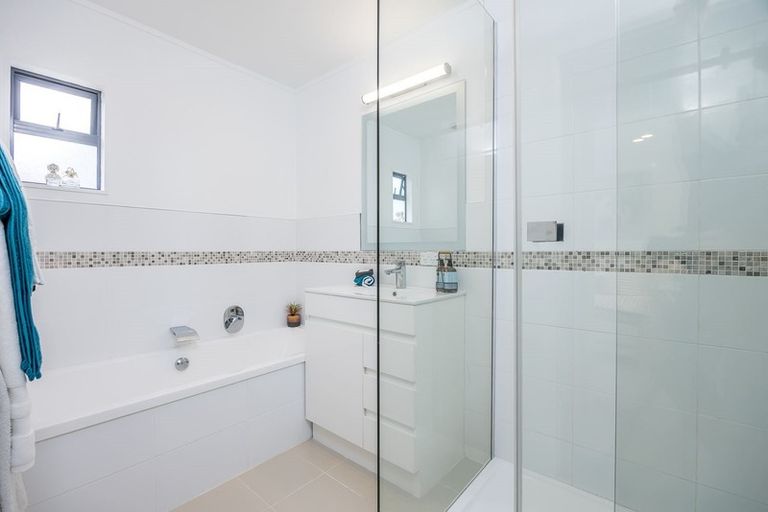 Photo of property in 2 Mizen Court, Torbay, Auckland, 0630