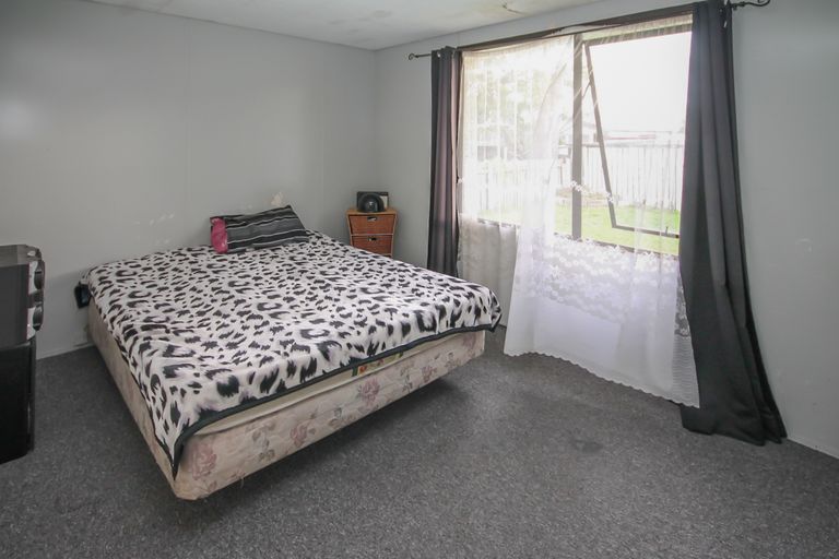 Photo of property in 2/13 Rollerson Street, Papakura, 2110