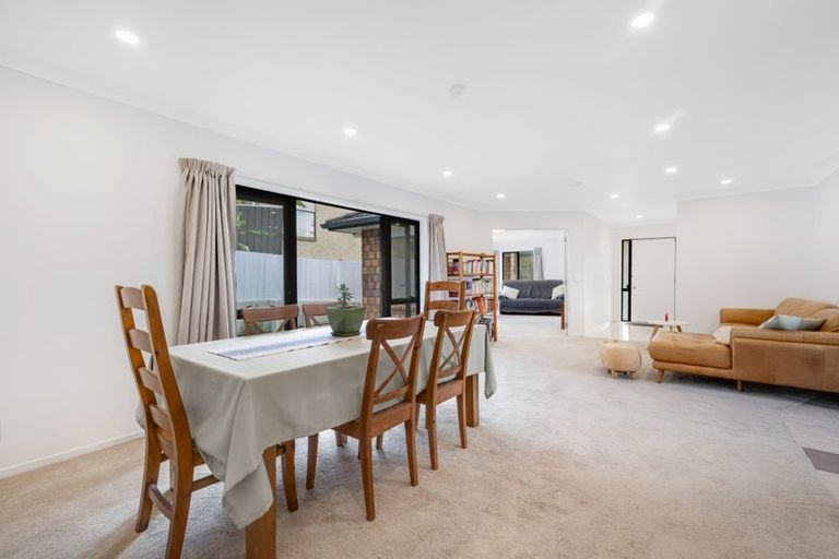 Photo of property in 60 Saralee Drive, Manurewa, Auckland, 2105