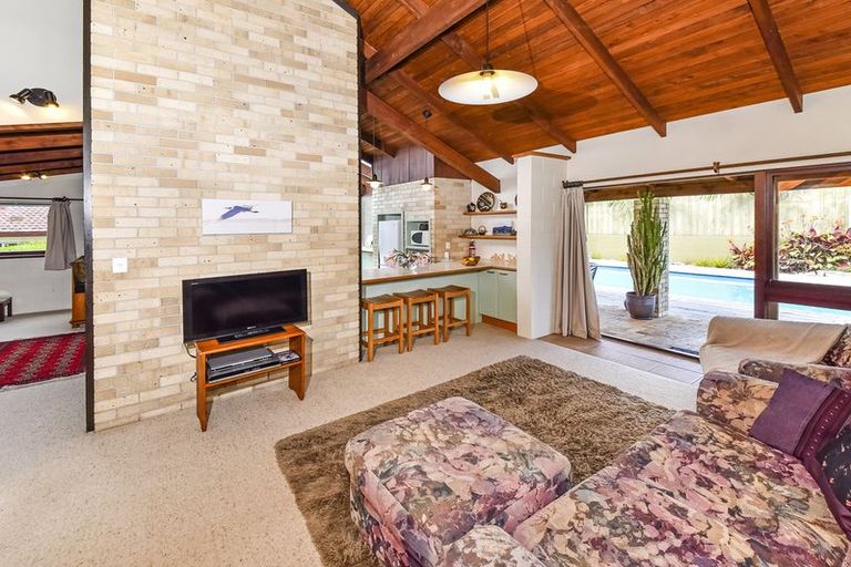 Photo of property in 2 Rippleside Place, Pahurehure, Papakura, 2113