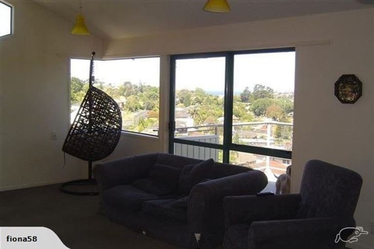 Photo of property in 1/23 Barker Rise, Northcross, Auckland, 0632