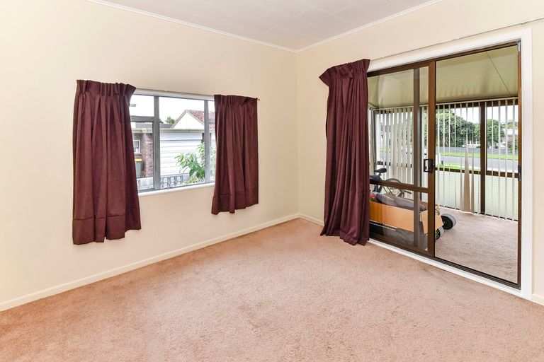 Photo of property in 12 Sturdee Road, Manurewa, Auckland, 2102