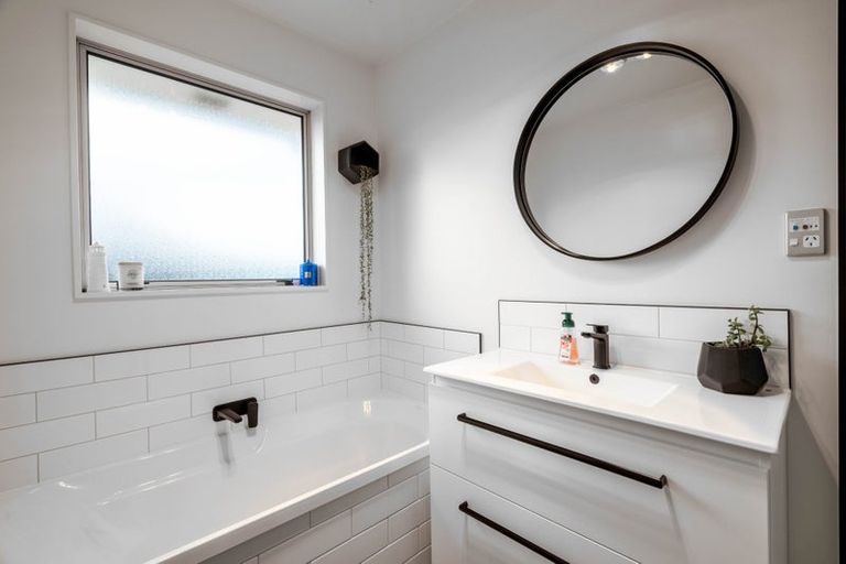 Photo of property in 10 Peel Close, Rolleston, 7614