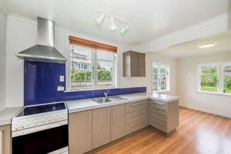 Photo of property in 4 Eatwell Avenue, Paraparaumu Beach, Paraparaumu, 5032