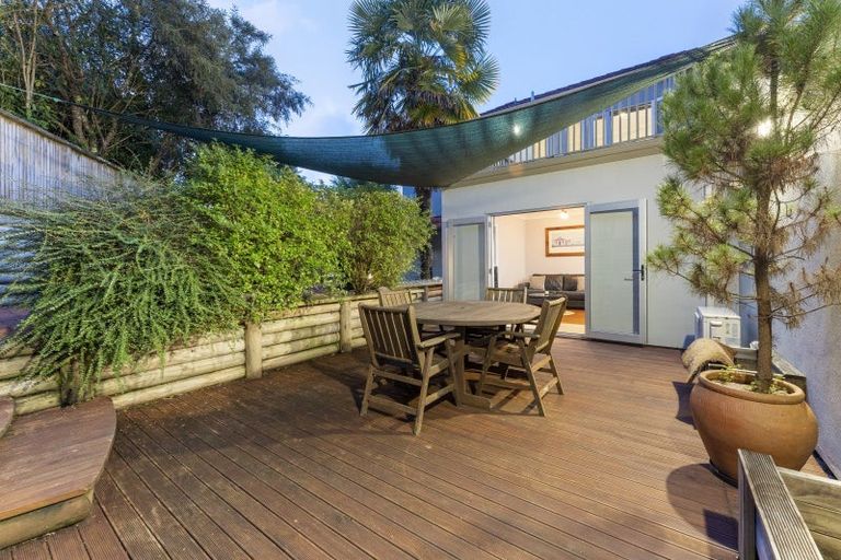 Photo of property in 77 Sunbrae Drive, Silverstream, Upper Hutt, 5019