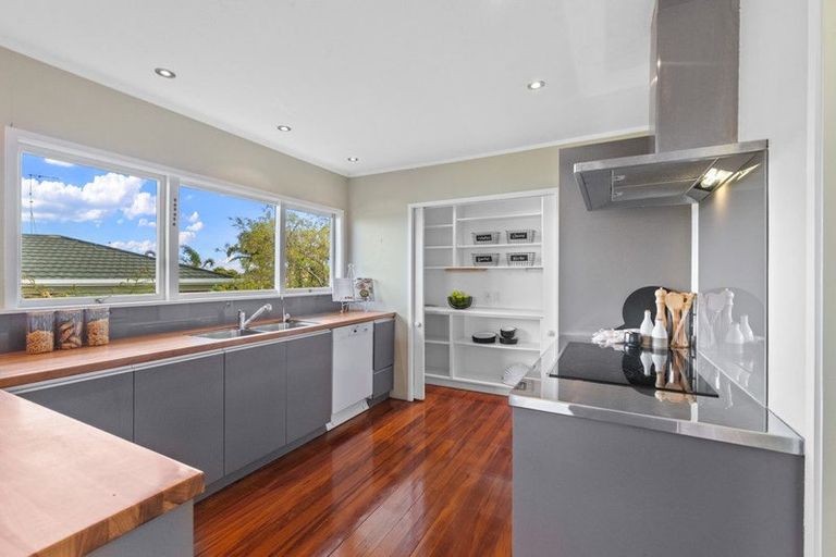 Photo of property in 10a Jaemont Avenue, Te Atatu South, Auckland, 0610