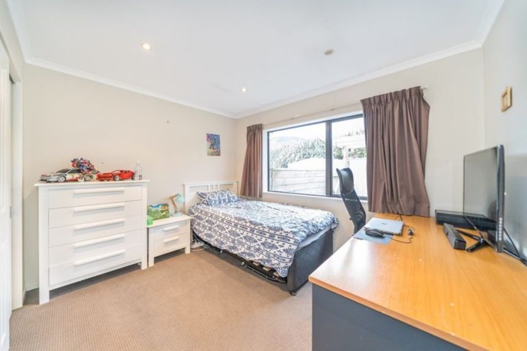 Photo of property in 55 Percy Kinsman Crescent, Riverstone Terraces, Upper Hutt, 5018
