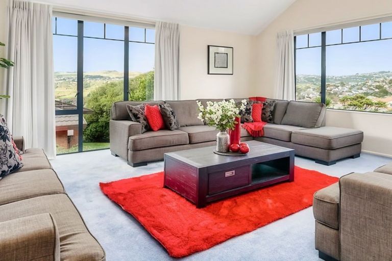 Photo of property in 21 Derry Hill, Churton Park, Wellington, 6037