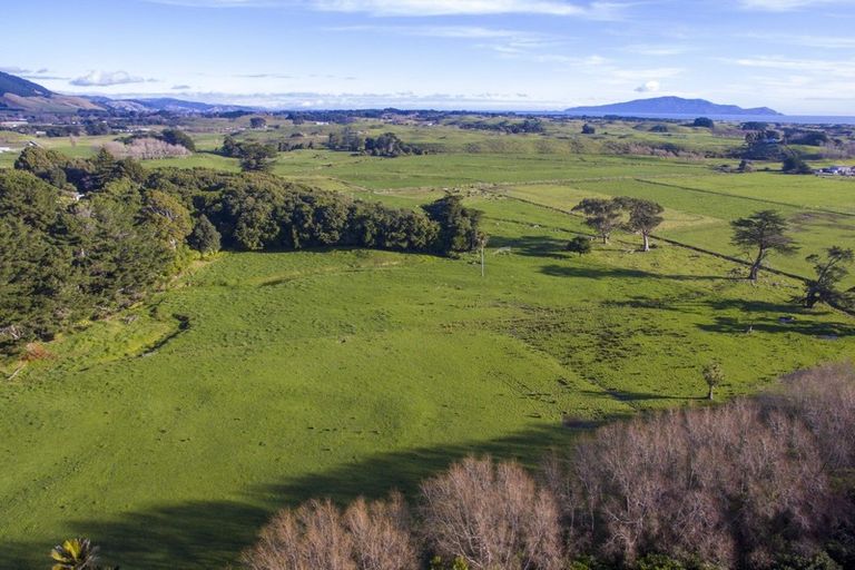 Photo of property in 63 Te Horo Beach Road, Te Horo, Otaki, 5581