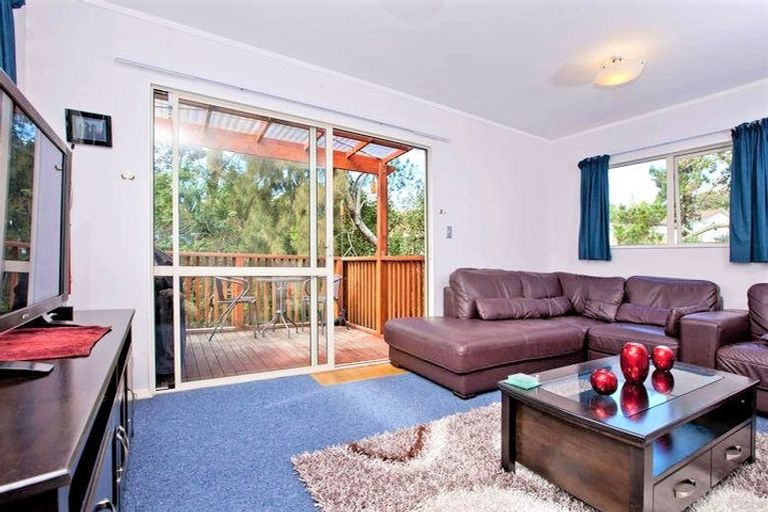 Photo of property in 2/62 Glenvar Road, Torbay, Auckland, 0630