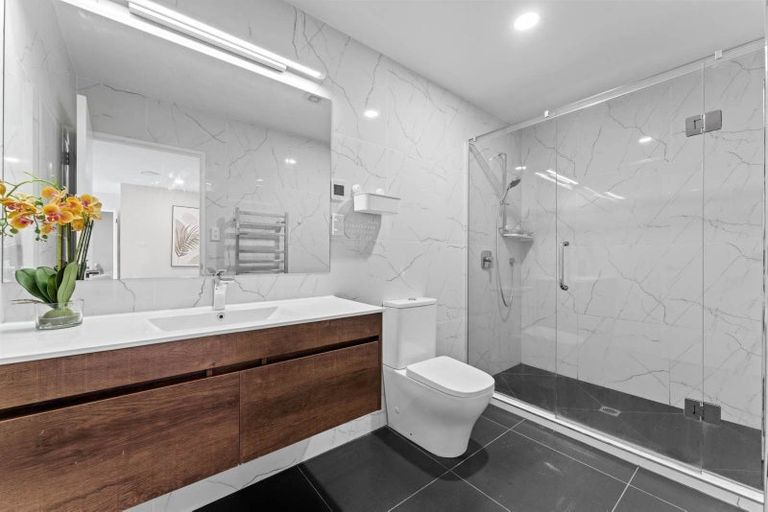 Photo of property in 25 Para Close, Fairview Heights, Auckland, 0632