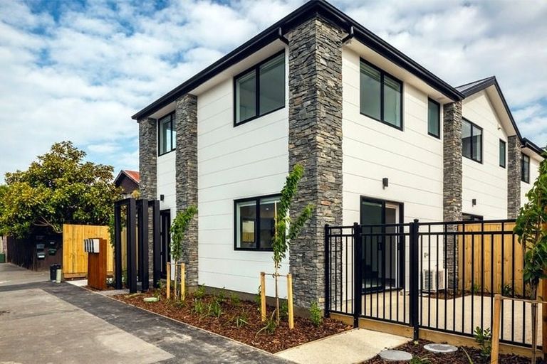 Photo of property in 2/216 Worcester Street, Christchurch Central, Christchurch, 8011