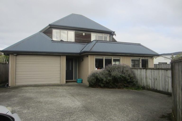 Photo of property in 12a Cambridge Street, Tawa, Wellington, 5028